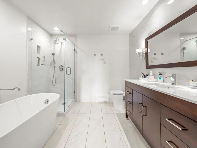 204-2 Renaissance Square, New Westminster, BC, V3M 6K3 - 18