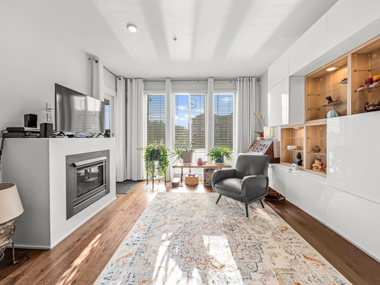 204-2 Renaissance Square, New Westminster, BC, V3M 6K3 - 10