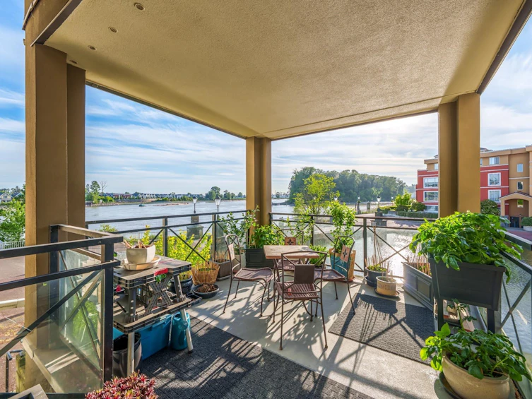 204-2 Renaissance Square, New Westminster, BC, V3M 6K3