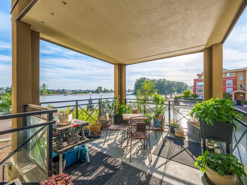 204 - 2 Renaissance Square, New Westminster BC V3M 6K3