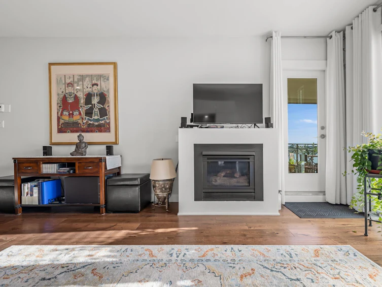 204-2 Renaissance Square, New Westminster, BC, V3M 6K3 - 11