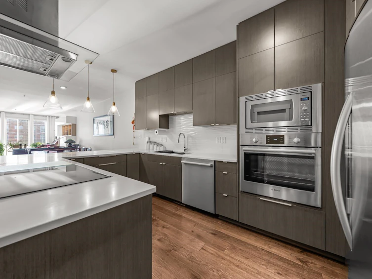 204-2 Renaissance Square, New Westminster, BC, V3M 6K3 - 5