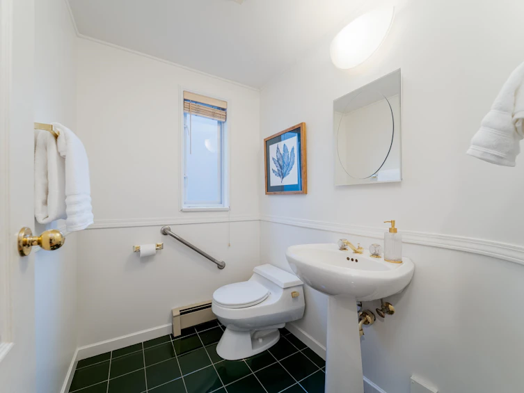 4682 W 14th Avenue, Vancouver, BC, V6R 2Y6 - 9