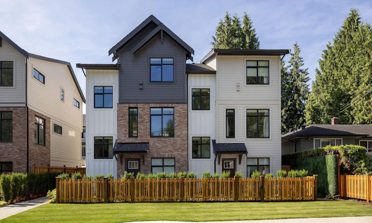 10-2150 Rindall Avenue