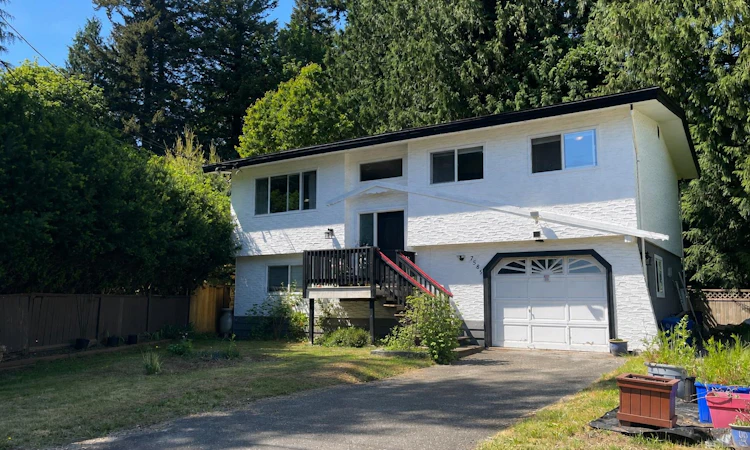 7585 Bluejay Crescent