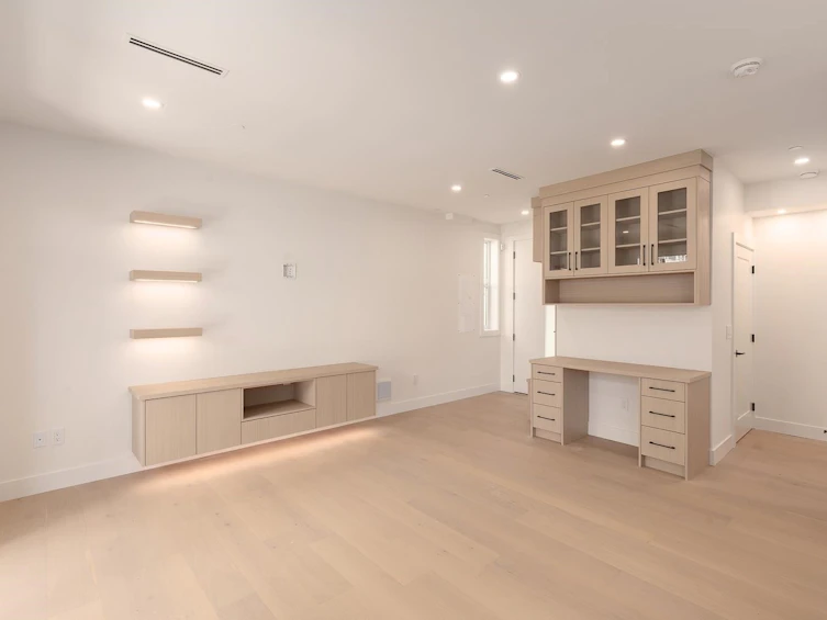 2-3635 Turner Street, Vancouver, BC, V5K 2J2 - 4