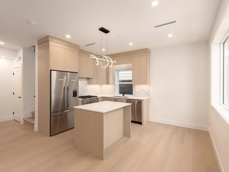 2-3635 Turner Street, Vancouver, BC, V5K 2J2 - 10