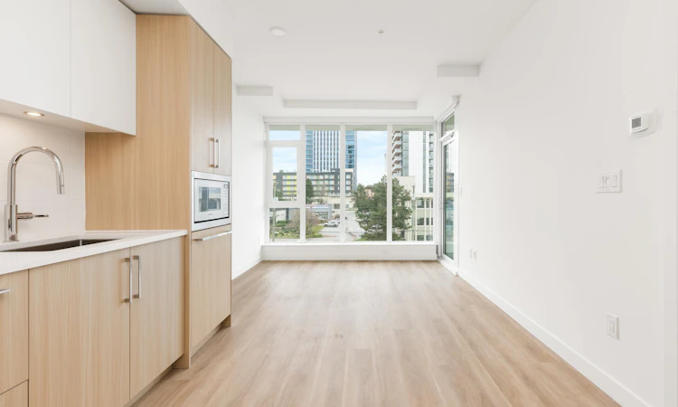 302-9675 King George Boulevard