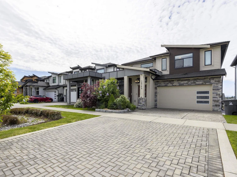 16764 16a Avenue, Surrey, BC, V3Z 0T3