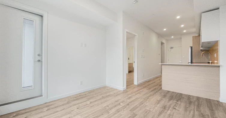 4xx-10828 139a Street, Surrey, BC, V3R 3E5 - 5