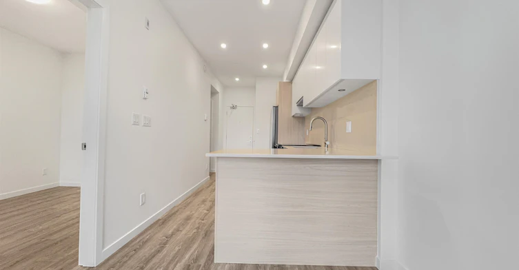 4xx-10828 139a Street, Surrey, BC, V3R 3E5 - 3