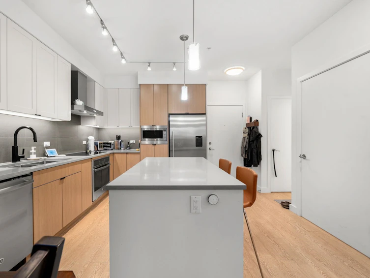 301-3205 Mountain Highway, North Vancouver, BC, V7K 0A3 - 9