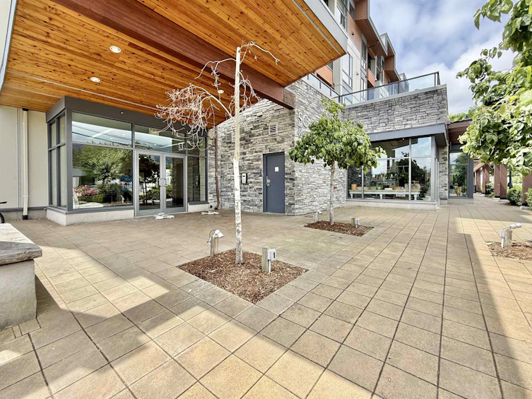 205-875 Gibsons Way, Gibsons, BC, V0N 1V7 - 2