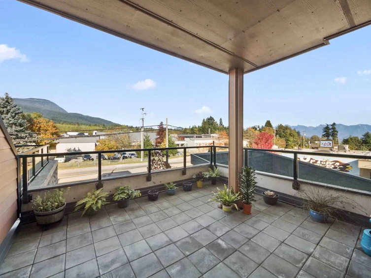 205-875 Gibsons Way, Gibsons, BC, V0N 1V7