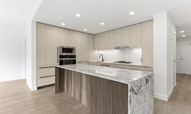 205-3590 W 39th Avenue