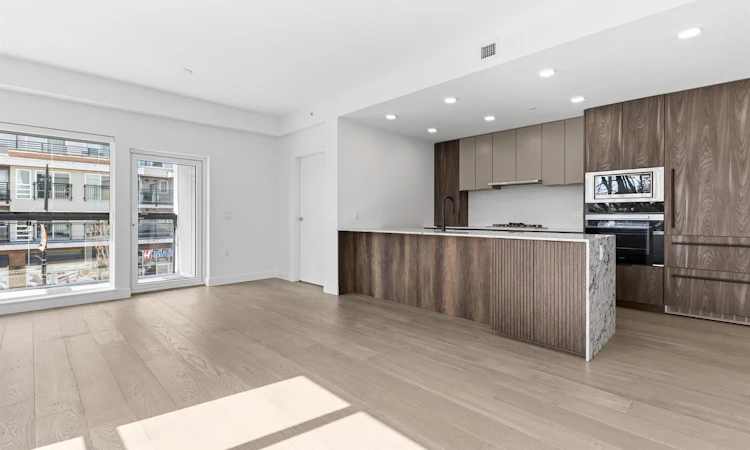 206-3590 W 39th Avenue
