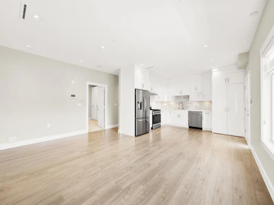 3128 Kings Avenue - 5