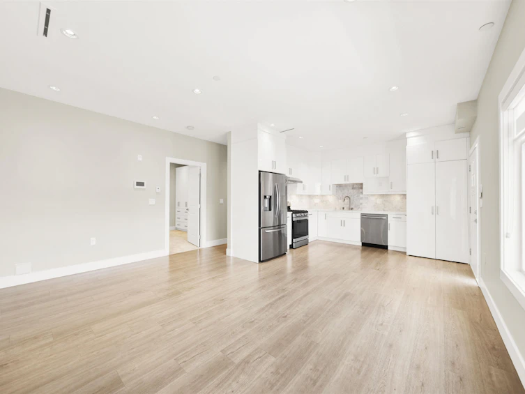 3128 Kings Avenue, Vancouver, BC, V5R 4T4 - 5