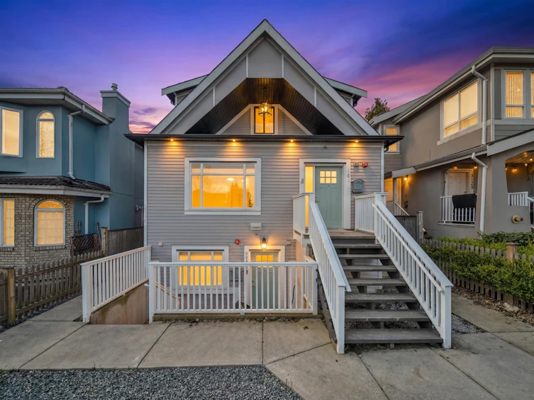 3128 Kings Avenue, Vancouver, BC, V5R 4T4