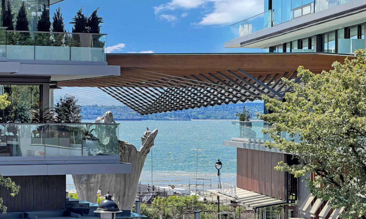 207-1331 Marine Drive