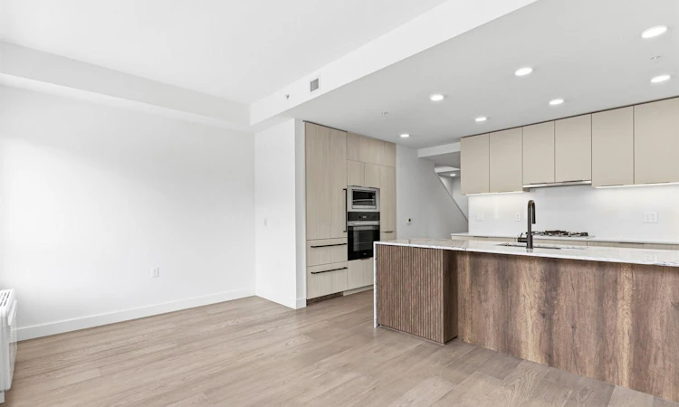 303-3590 W 39th Avenue