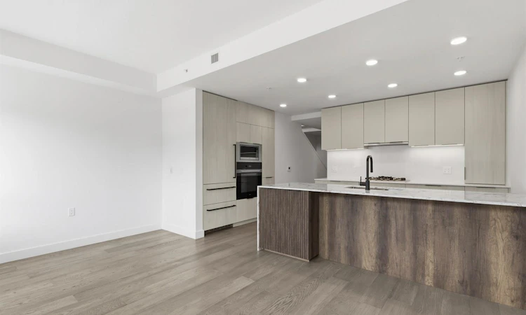 304-3590 W 39th Avenue