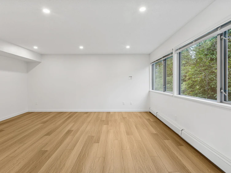 879 Westview Crescent, North Vancouver, BC, V7N 2L5 - 4