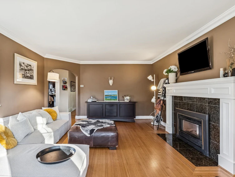 2819 W 13th Avenue, Vancouver, BC, V6K 2T6 - 3