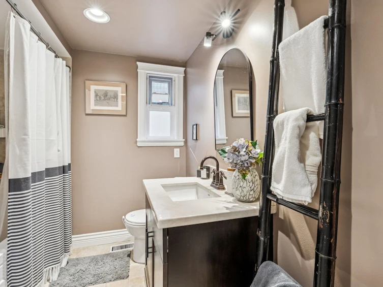 2819 W 13th Avenue, Vancouver, BC, V6K 2T6 - 13