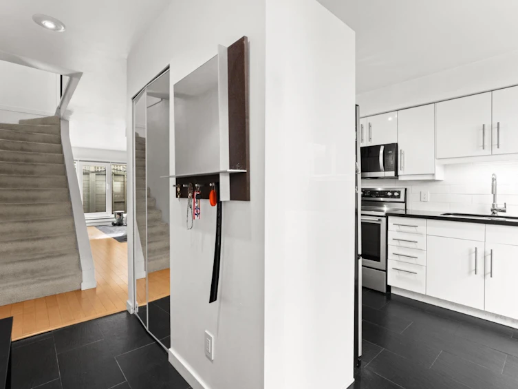 1286 W 7th Avenue, Vancouver, BC, V6H 1B6 - 2