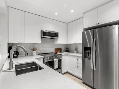 304-5556 14 Avenue - 4