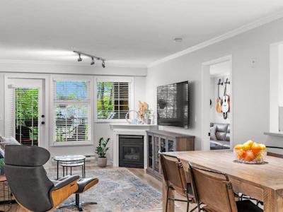 304-5556 14 Avenue - 3