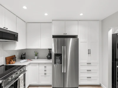 304-5556 14 Avenue - 5