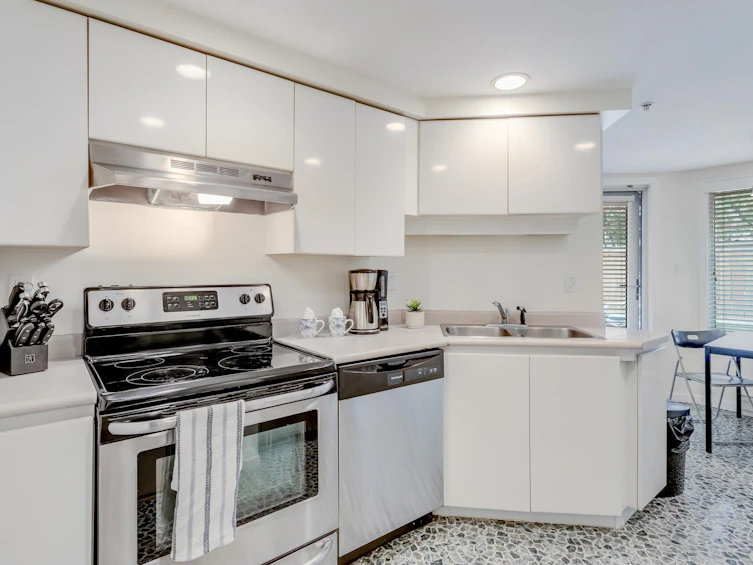 101-9962 148 Street, Surrey, BC, V3R 0P9 - 8
