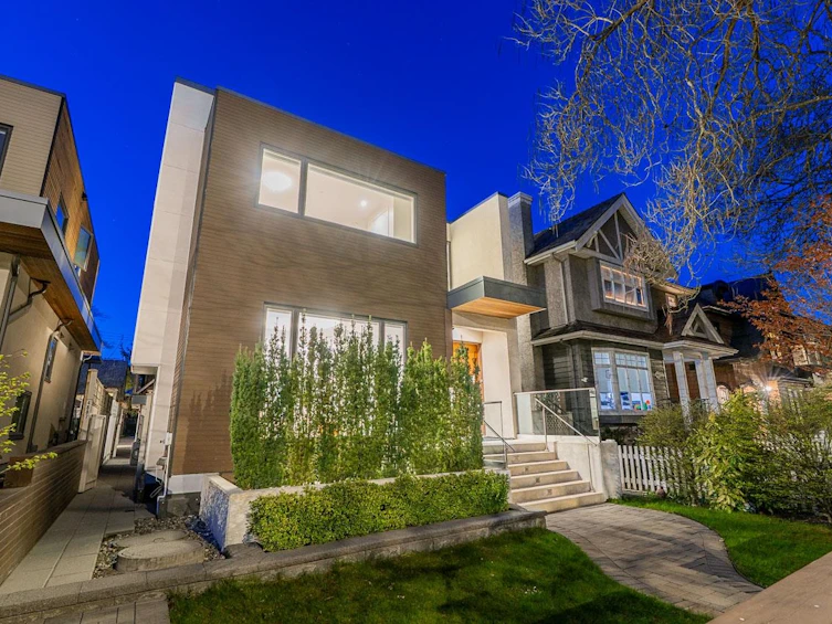 4691 W 9th Avenue, Vancouver, BC, V6R 2E3 - 3