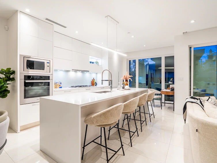 4691 W 9th Avenue, Vancouver, BC, V6R 2E3 - 8