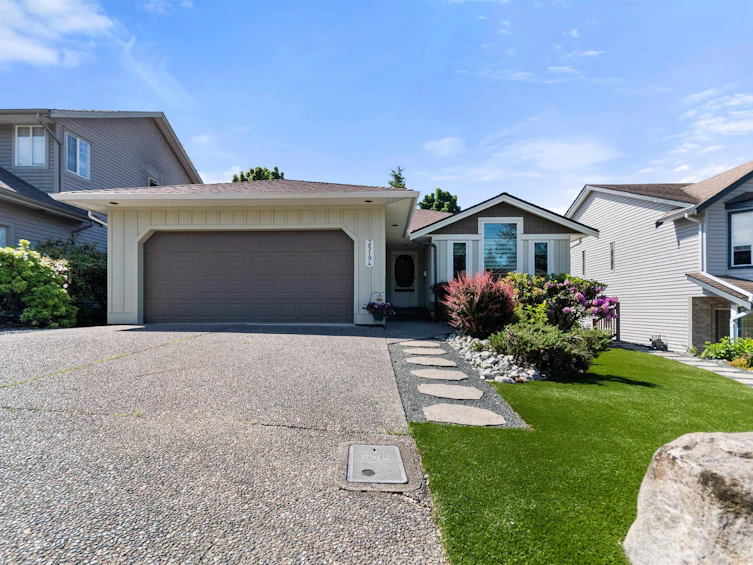 35194 Christina Place, Abbotsford, BC, V2S 8H1 - 2