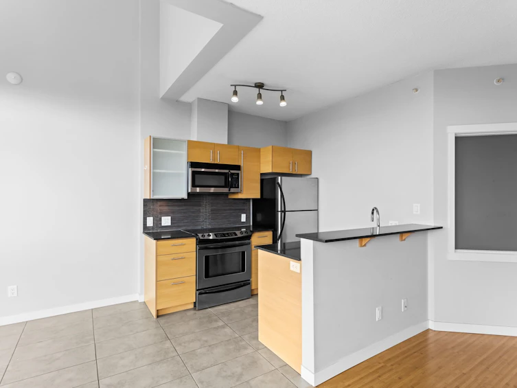 2209-13399 104 Avenue, Surrey, BC, V3T 0C9 - 4
