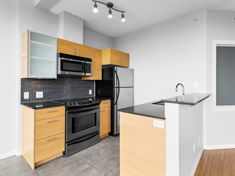 2209-13399 104 Avenue, Surrey, BC, V3T 0C9 - 6