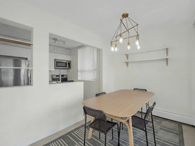 502-1737 Duchess Avenue - 5