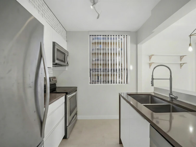 502-1737 Duchess Avenue, West Vancouver, BC, V7V 1P8 - 9