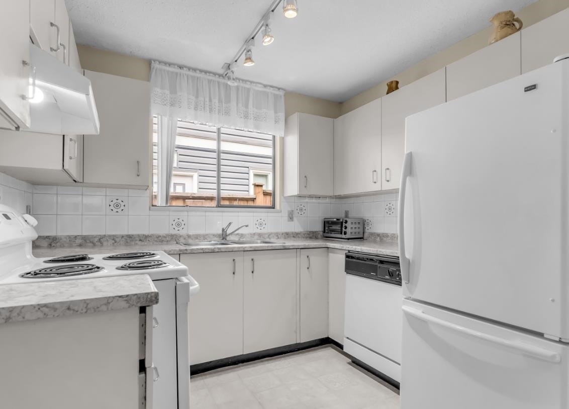 11902 Baker Place, Delta, BC, V4E 2V9 - 4