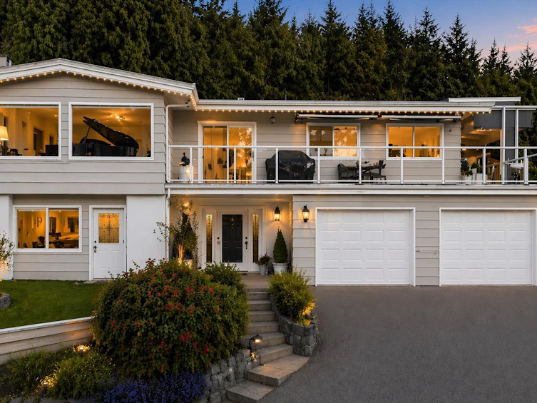 668 Alpine Court, North Vancouver, BC, V7R 2L8