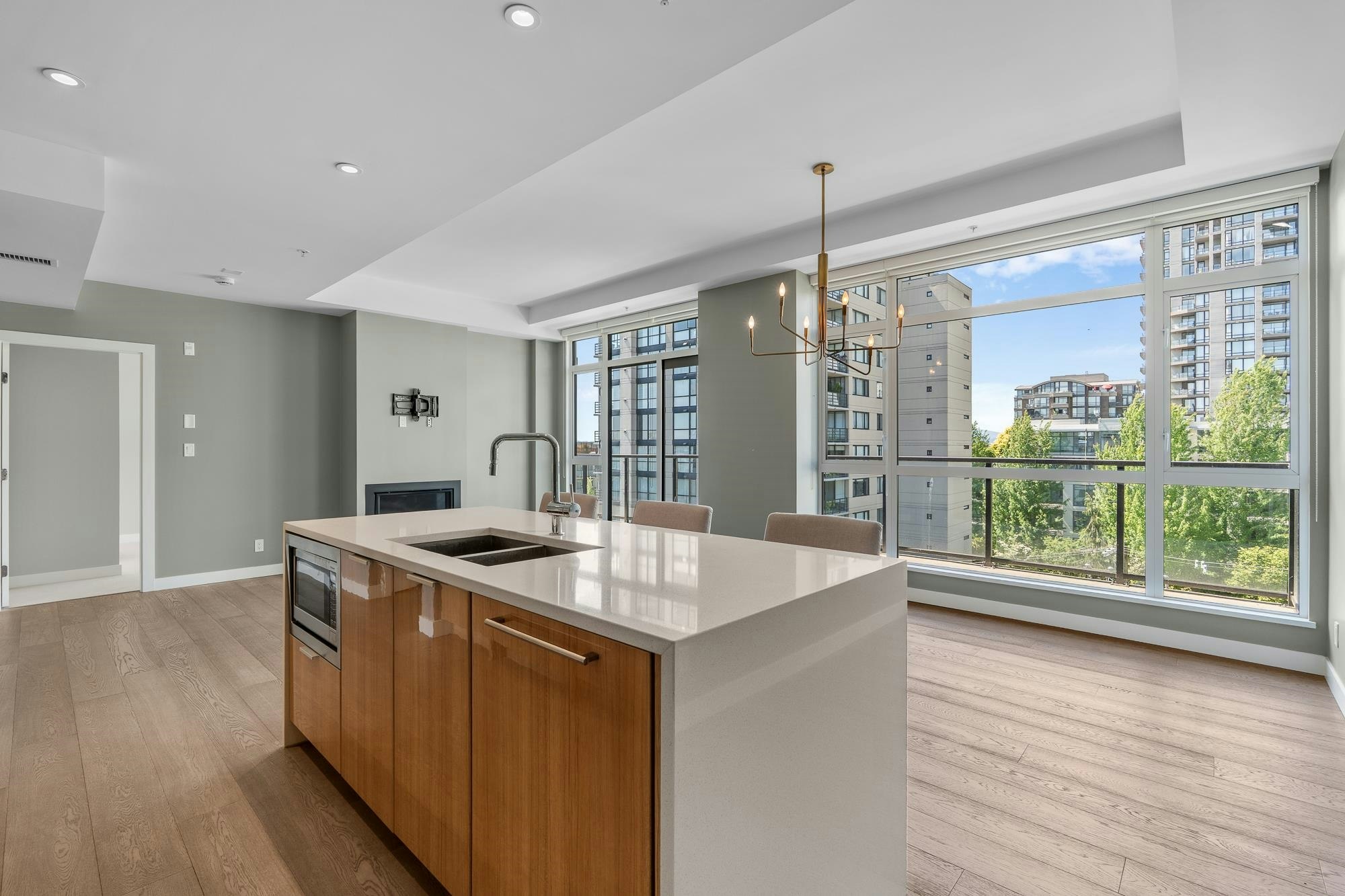 411-105 W 2nd Street, North Vancouver, BC, V7M 0E3