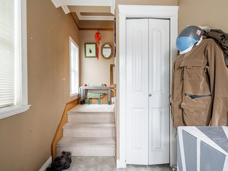 2849 Lakewood Drive, Vancouver, BC, V5N 5P8 - 2