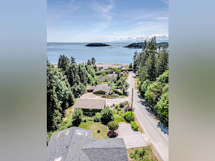 5454 Wakefield Road, Sechelt, BC, V0N 3A8 - 5
