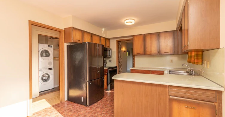 4608 W 15th Avenue, Vancouver, BC, V6R 3B6 - 2