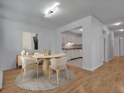 103-22241 Selkirk Avenue - 5