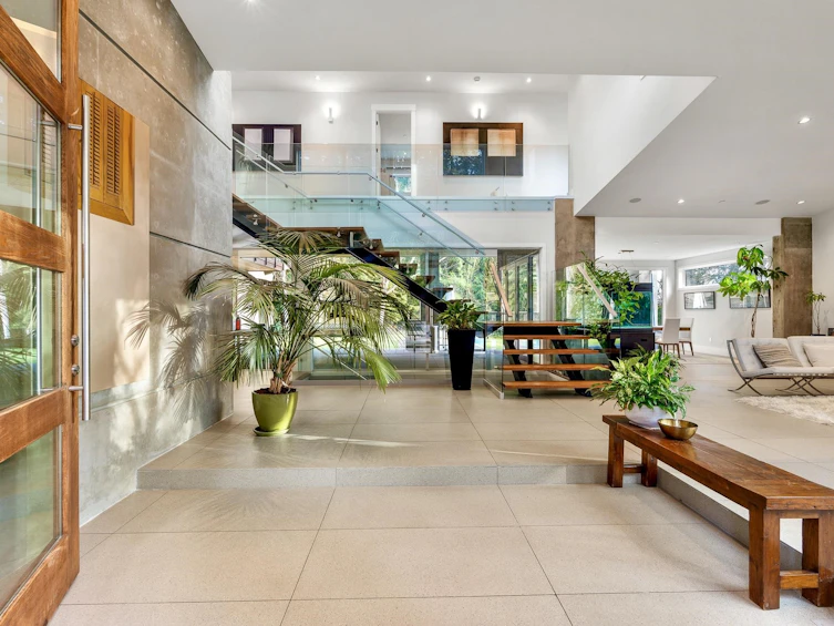 388 Hidhurst Place, West Vancouver, BC, V7S 1K1 - 2