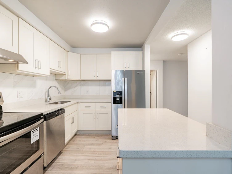 102-6105 Kingsway, Burnaby, BC, V5J 5C7 - 4